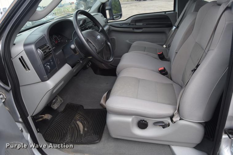 image for item L2588 2006 Ford F350 XLT Super Duty SuperCab utility truck