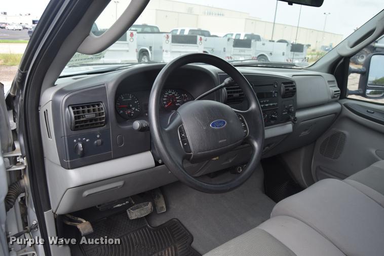 image for item L2588 2006 Ford F350 XLT Super Duty SuperCab utility truck