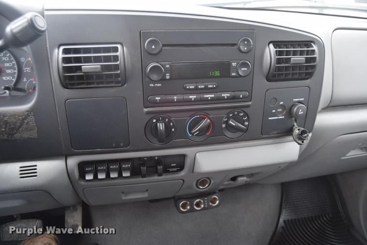 image for item L2588 2006 Ford F350 XLT Super Duty SuperCab utility truck