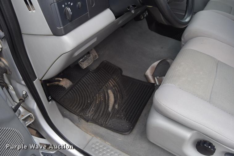 image for item L2588 2006 Ford F350 XLT Super Duty SuperCab utility truck