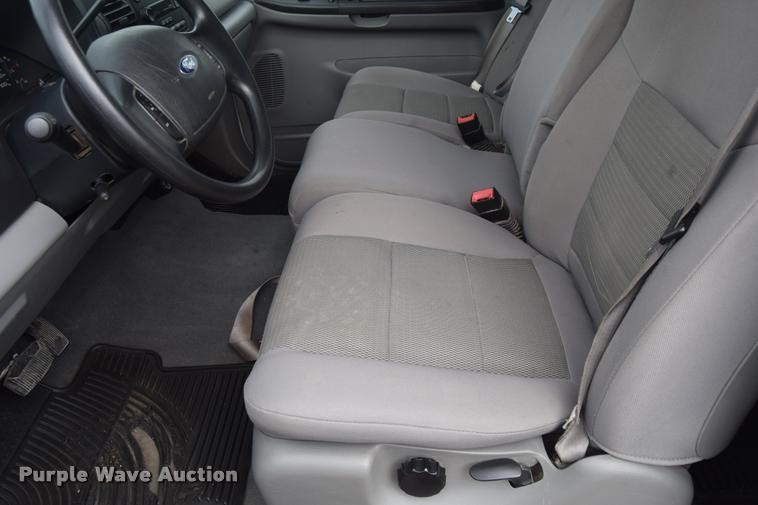 image for item L2588 2006 Ford F350 XLT Super Duty SuperCab utility truck