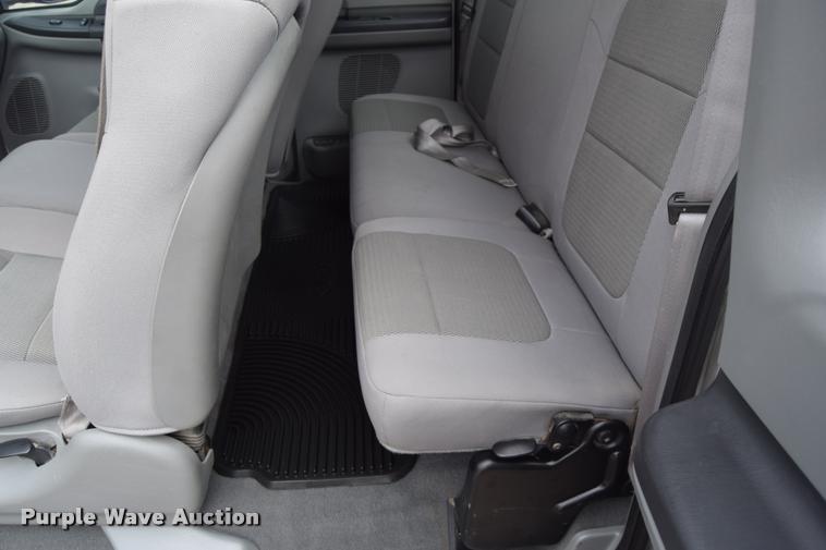 image for item L2588 2006 Ford F350 XLT Super Duty SuperCab utility truck