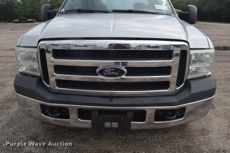 image for item L2588 2006 Ford F350 XLT Super Duty SuperCab utility truck