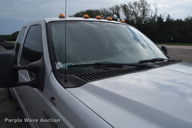 image for item L2588 2006 Ford F350 XLT Super Duty SuperCab utility truck