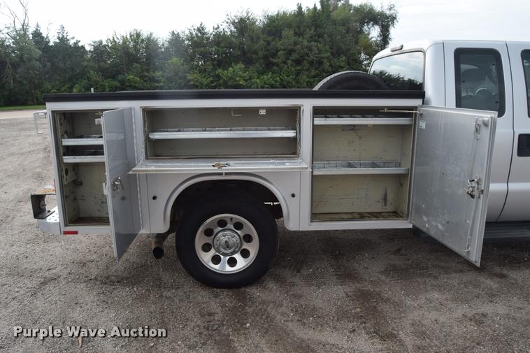 image for item L2588 2006 Ford F350 XLT Super Duty SuperCab utility truck