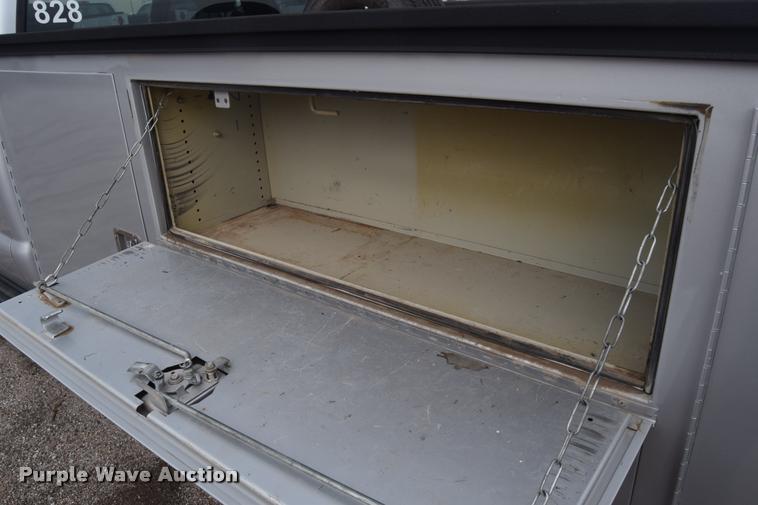 image for item L2588 2006 Ford F350 XLT Super Duty SuperCab utility truck