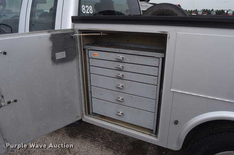 image for item L2588 2006 Ford F350 XLT Super Duty SuperCab utility truck