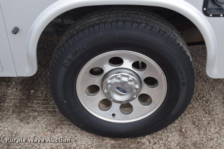 image for item L2588 2006 Ford F350 XLT Super Duty SuperCab utility truck