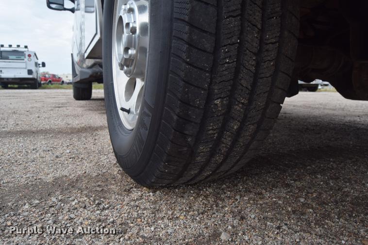 image for item L2588 2006 Ford F350 XLT Super Duty SuperCab utility truck