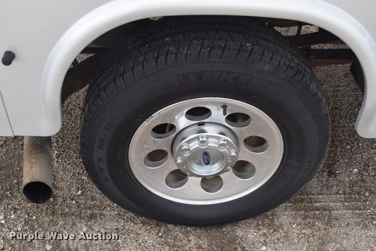 image for item L2588 2006 Ford F350 XLT Super Duty SuperCab utility truck