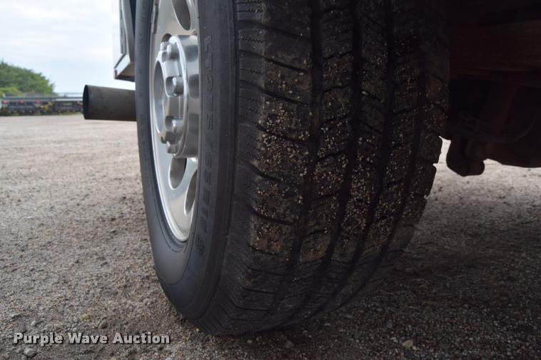 image for item L2588 2006 Ford F350 XLT Super Duty SuperCab utility truck