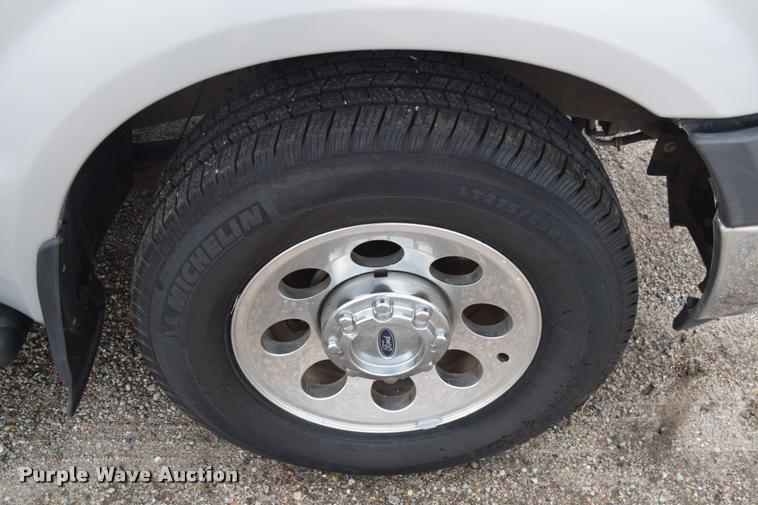 image for item L2588 2006 Ford F350 XLT Super Duty SuperCab utility truck