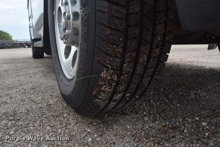 image for item L2588 2006 Ford F350 XLT Super Duty SuperCab utility truck