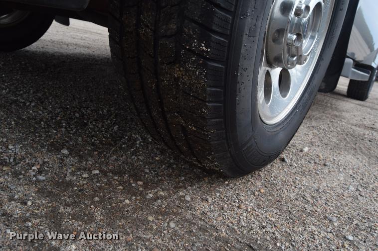 image for item L2588 2006 Ford F350 XLT Super Duty SuperCab utility truck