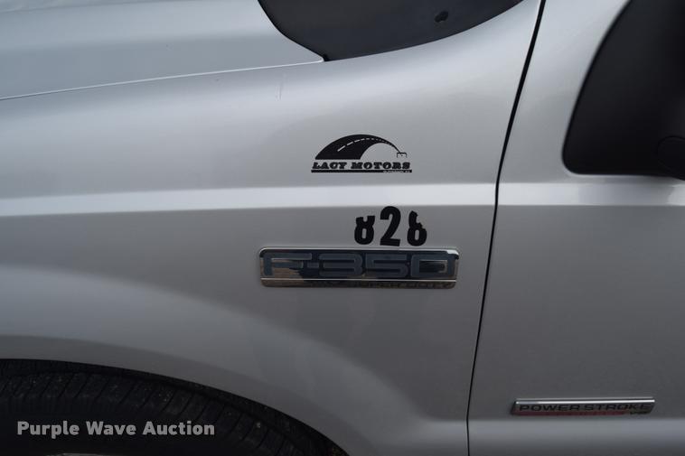 image for item L2588 2006 Ford F350 XLT Super Duty SuperCab utility truck