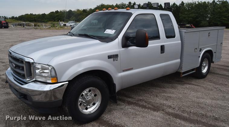 image for item L2589 2004 Ford F350 XLT Super Duty SuperCab utility truck