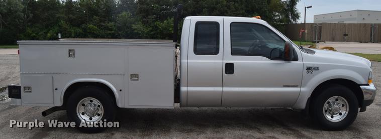 image for item L2589 2004 Ford F350 XLT Super Duty SuperCab utility truck