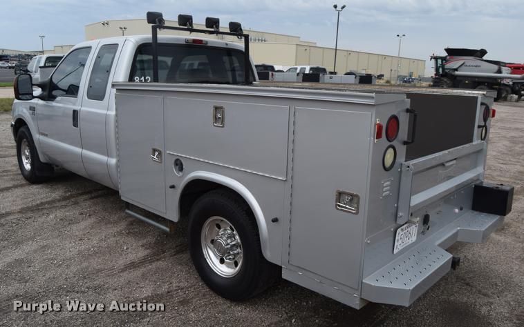 image for item L2589 2004 Ford F350 XLT Super Duty SuperCab utility truck
