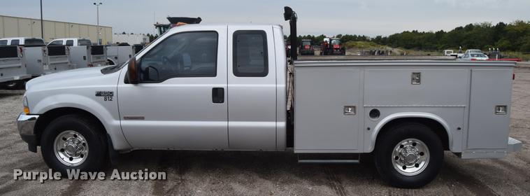 image for item L2589 2004 Ford F350 XLT Super Duty SuperCab utility truck