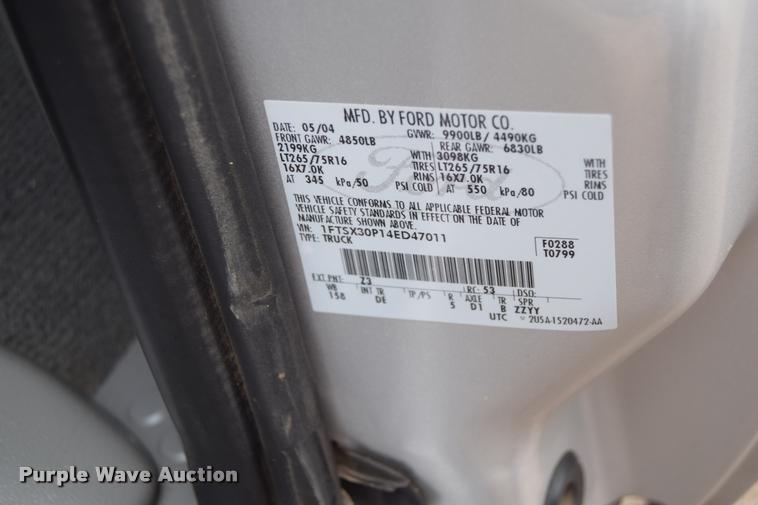 image for item L2589 2004 Ford F350 XLT Super Duty SuperCab utility truck