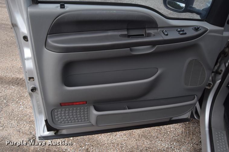 image for item L2589 2004 Ford F350 XLT Super Duty SuperCab utility truck