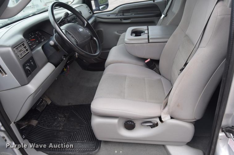 image for item L2589 2004 Ford F350 XLT Super Duty SuperCab utility truck