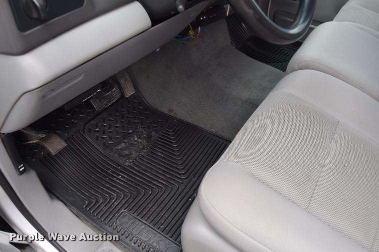 image for item L2589 2004 Ford F350 XLT Super Duty SuperCab utility truck