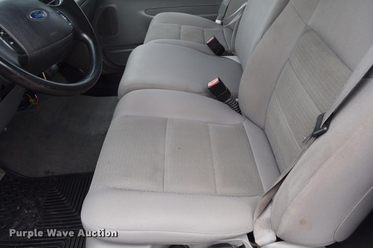 image for item L2589 2004 Ford F350 XLT Super Duty SuperCab utility truck