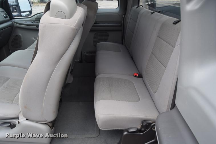 image for item L2589 2004 Ford F350 XLT Super Duty SuperCab utility truck