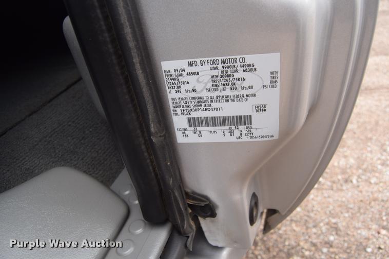 image for item L2589 2004 Ford F350 XLT Super Duty SuperCab utility truck