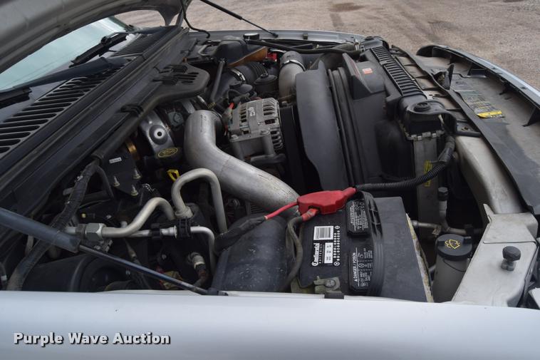 image for item L2589 2004 Ford F350 XLT Super Duty SuperCab utility truck