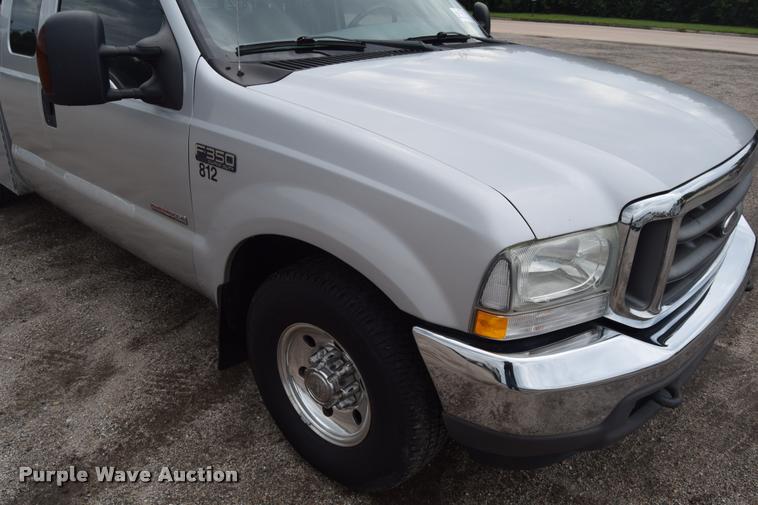 image for item L2589 2004 Ford F350 XLT Super Duty SuperCab utility truck