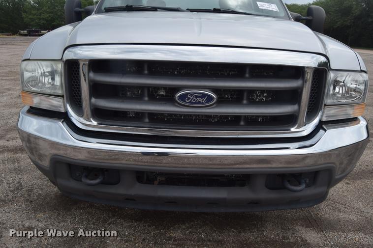 image for item L2589 2004 Ford F350 XLT Super Duty SuperCab utility truck