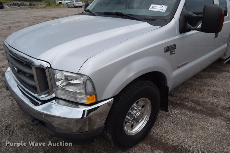 image for item L2589 2004 Ford F350 XLT Super Duty SuperCab utility truck