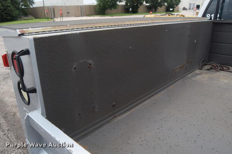 image for item L2589 2004 Ford F350 XLT Super Duty SuperCab utility truck