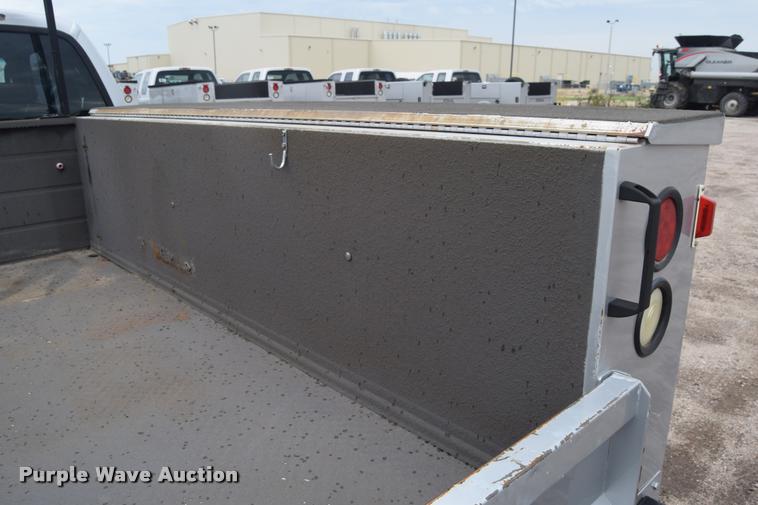 image for item L2589 2004 Ford F350 XLT Super Duty SuperCab utility truck