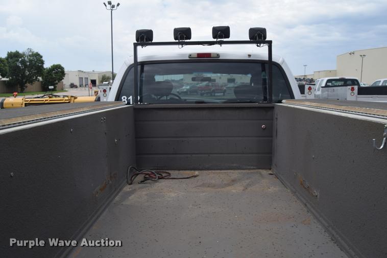 image for item L2589 2004 Ford F350 XLT Super Duty SuperCab utility truck