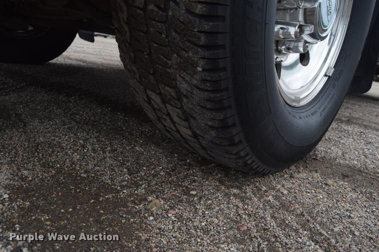 image for item L2589 2004 Ford F350 XLT Super Duty SuperCab utility truck