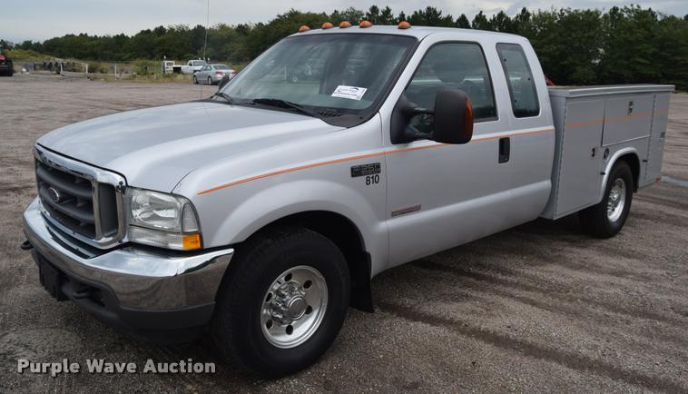 image for item L2590 2004 Ford F350 XLT Super Duty SuperCab utility truck