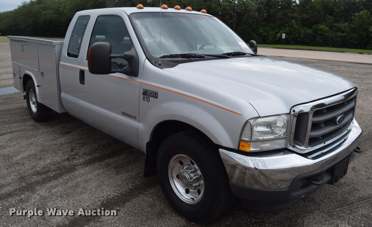 image for item L2590 2004 Ford F350 XLT Super Duty SuperCab utility truck