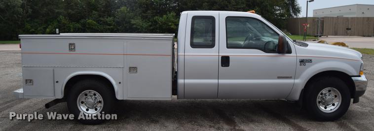 image for item L2590 2004 Ford F350 XLT Super Duty SuperCab utility truck