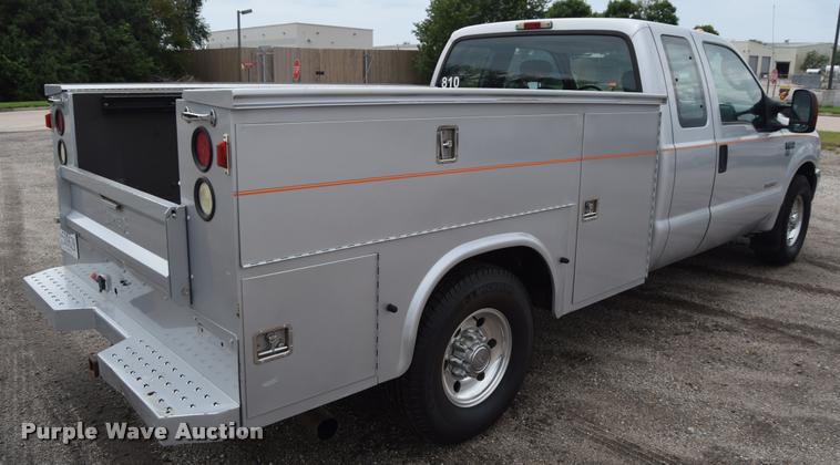 image for item L2590 2004 Ford F350 XLT Super Duty SuperCab utility truck