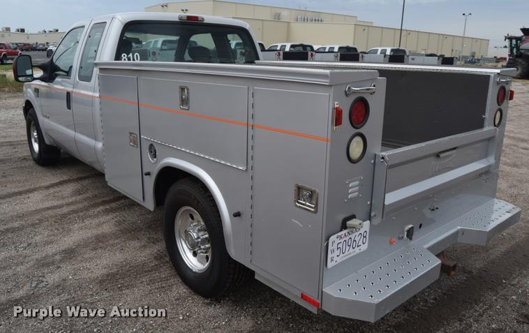 image for item L2590 2004 Ford F350 XLT Super Duty SuperCab utility truck