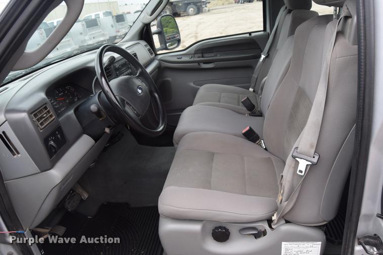 image for item L2590 2004 Ford F350 XLT Super Duty SuperCab utility truck