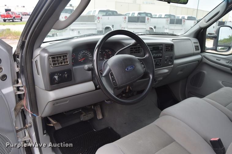 image for item L2590 2004 Ford F350 XLT Super Duty SuperCab utility truck