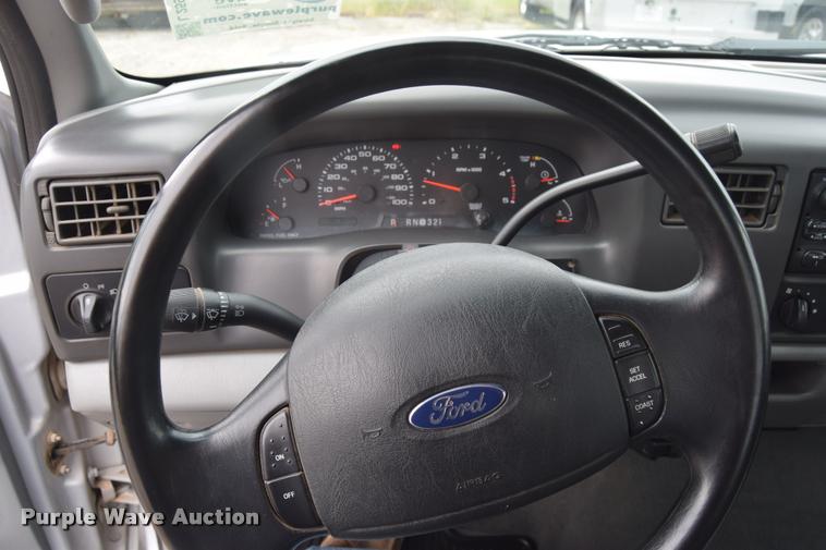 image for item L2590 2004 Ford F350 XLT Super Duty SuperCab utility truck