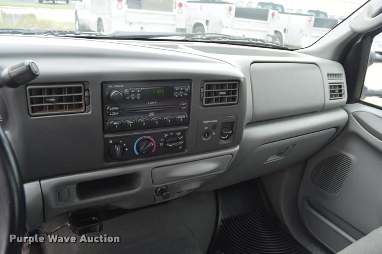 image for item L2590 2004 Ford F350 XLT Super Duty SuperCab utility truck