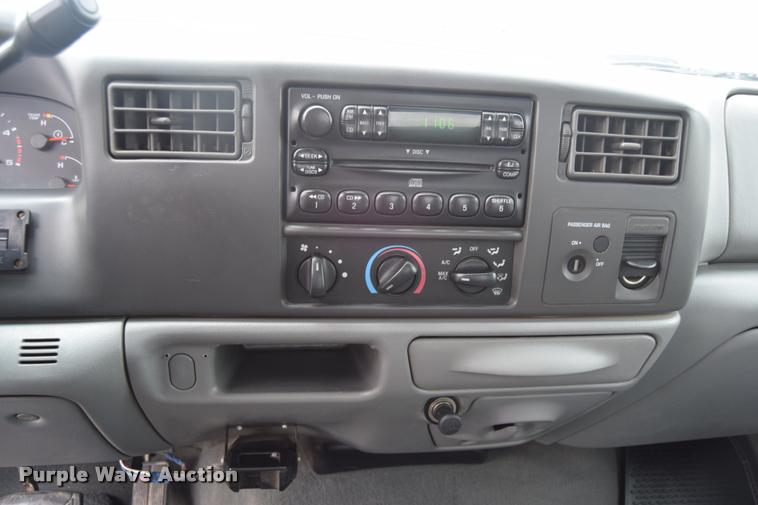 image for item L2590 2004 Ford F350 XLT Super Duty SuperCab utility truck