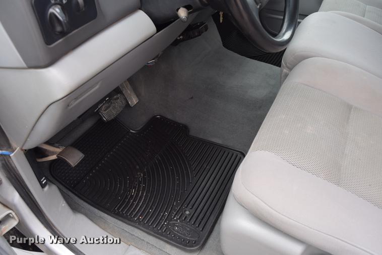 image for item L2590 2004 Ford F350 XLT Super Duty SuperCab utility truck