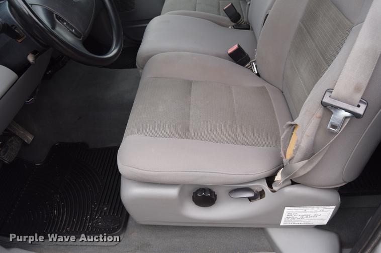 image for item L2590 2004 Ford F350 XLT Super Duty SuperCab utility truck